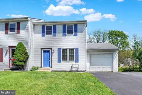 1911 Pin Oak Dr #4, York, PA 17402