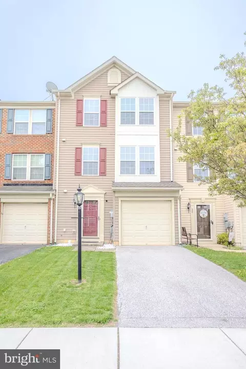16 Forest View Ter, Hanover, PA 17331