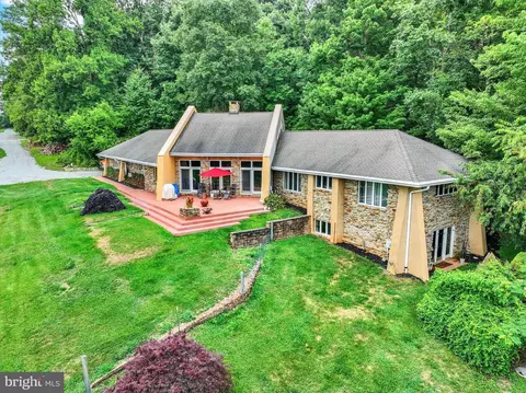 8272 Woodbine Rd, Airville, PA 17302