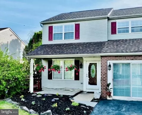 3309 Glen Hollow Dr, Dover, PA 17315
