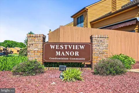 39 Westview Mnr #39, York, PA 17408