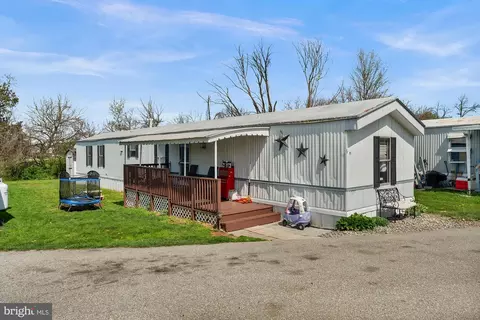 5 Chesapeake Dr, Abbottstown, PA 17301