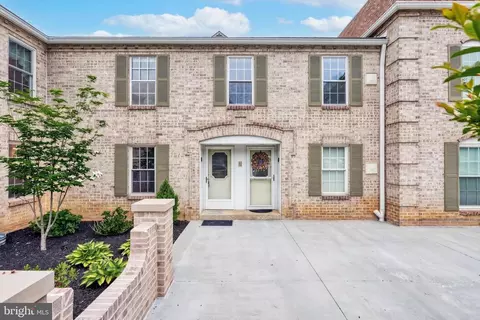 1000 Country Club Rd #8, York, PA 17403