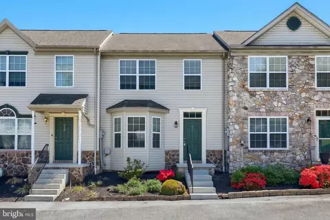 208 Royal Dr, Manchester, PA 17345