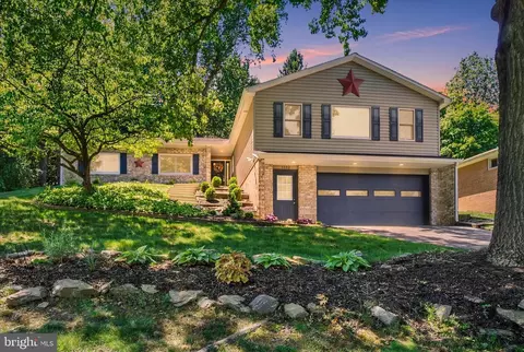 1542 Bonbar Rd, York, PA 17403