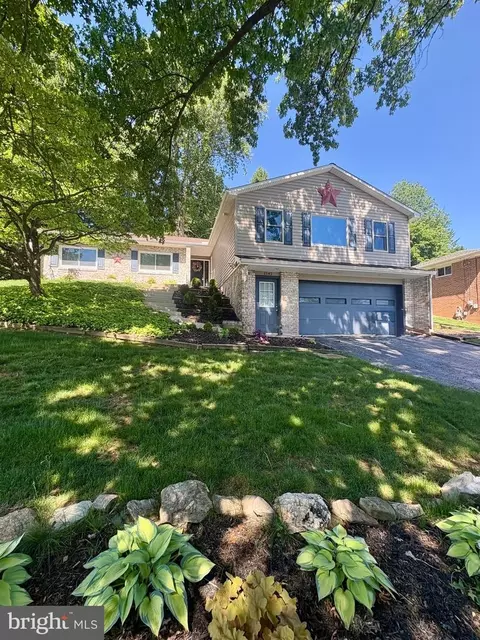 1542 Bonbar Rd, York, PA 17403