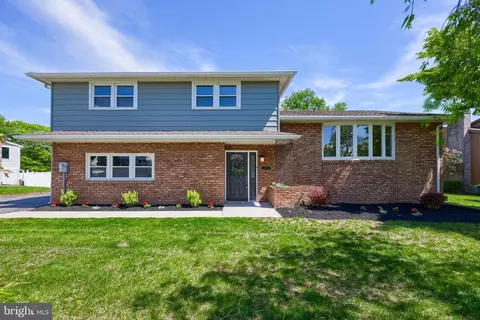250 Nollyn Dr, Dallastown, PA 17313