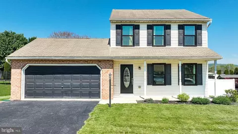 2070 Wyatt Cir, Dover, PA 17315