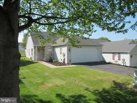777 Blossom Hill Ln, Dallastown, PA 17313