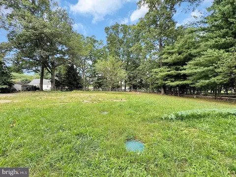 744 Fairview Dr, Hanover, PA 17331