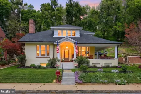 39 Cottage Ave, Glen Rock, PA 17327