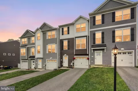 63 Overlook Dr, Hanover, PA 17331