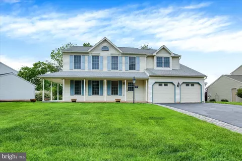170 Winding Hill Dr, Etters, PA 17319