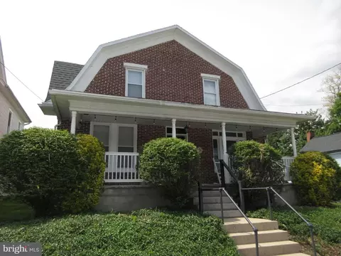 14 S Main St, Seven Valleys, PA 17360