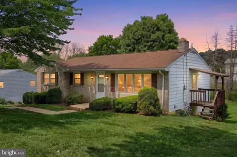 457 Holyoke Dr, York, PA 17402