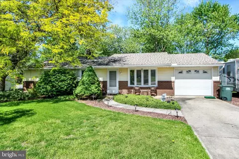 1405 Equestrian Dr, Dover, PA 17315