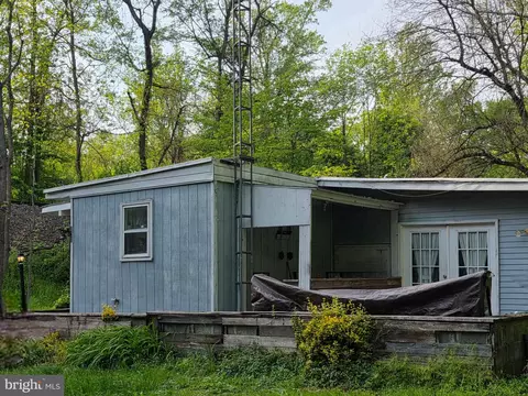 595 Wago Rd, Mount Wolf, PA 17347 photo 2