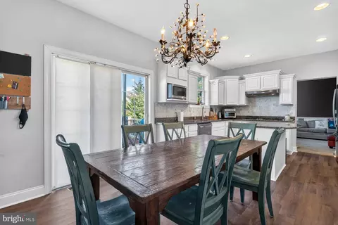 Dining - 1055 Beck Mill Rd, Hanover, PA 17331 photo 1 of 1