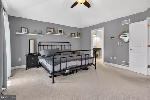Bedroom - 1055 Beck Mill Rd, Hanover, PA 17331 photo 4 of 5