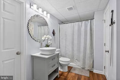 Bath - 1055 Beck Mill Rd, Hanover, PA 17331 photo 1 of 3