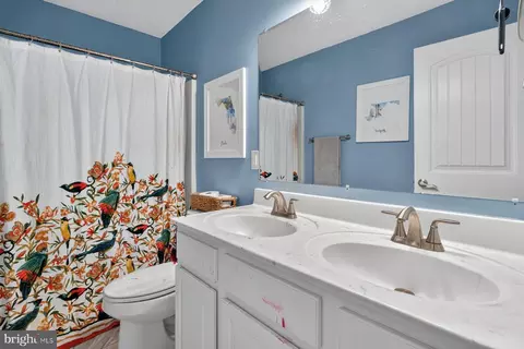 Bath - 1055 Beck Mill Rd, Hanover, PA 17331 photo 2 of 3