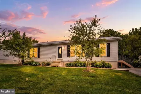 60 Hickory Dr, Manchester, PA 17345