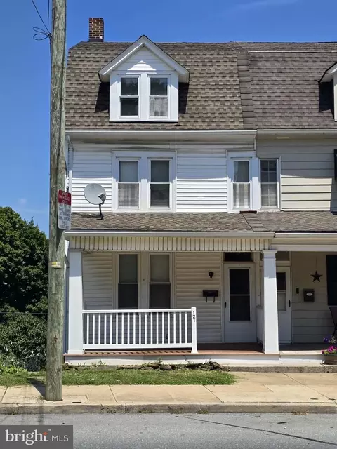121 S Main St, Red Lion, PA 17356