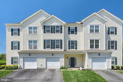 2312 Sunny Hill Cir #2312, York, PA 17406
