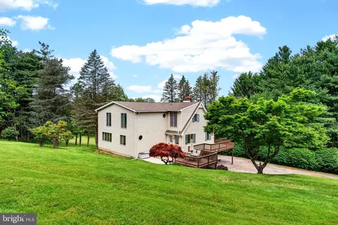 8390 Blooming Grove Rd, Glen Rock, PA 17327