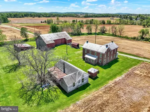 807 Cherry Ln, Dover, PA 17315