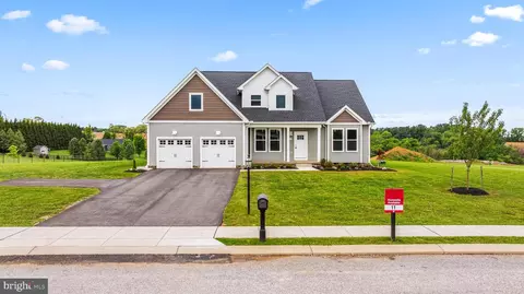 347 Steeple View Dr, Hanover, PA 17331