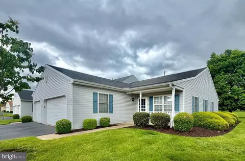 3014 Village Cir W, York, PA 17404