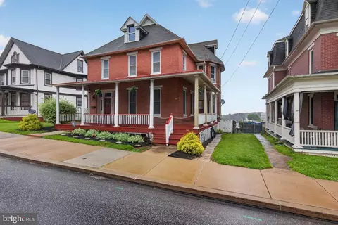 121 N Main St, Red Lion, PA 17356