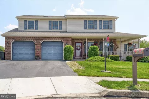 8 Haverford Cir, Manchester, PA 17345