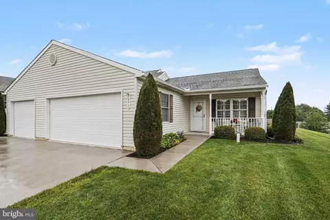 1371 Chami Dr #166, Spring Grove, PA 17362