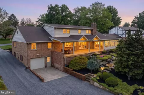 1435 Detwiler Dr, York, PA 17404