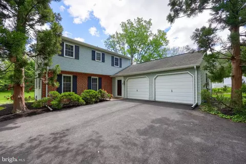 2105 Southbrook Dr, York, PA 17403
