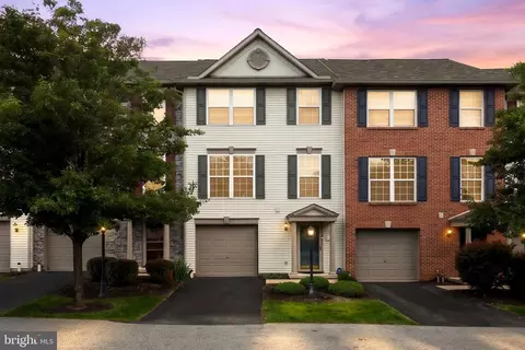 306 Harvest Field Ln, York, PA 17403