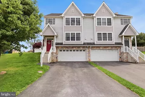 560 Nantucket Dr, Red Lion, PA 17356