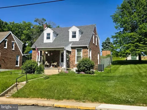50 S Main St, Seven Valleys, PA 17360