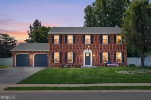 405 White Rose Ln, York, PA 17402