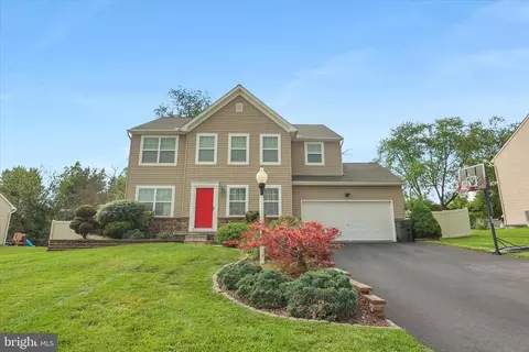 135 Surrey Ln, York, PA 17402