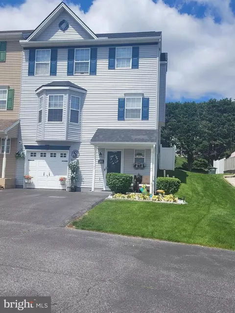 166 Country Ridge Dr, Red Lion, PA 17356