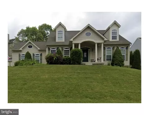 1050 Cranberry Ln W, York, PA 17402