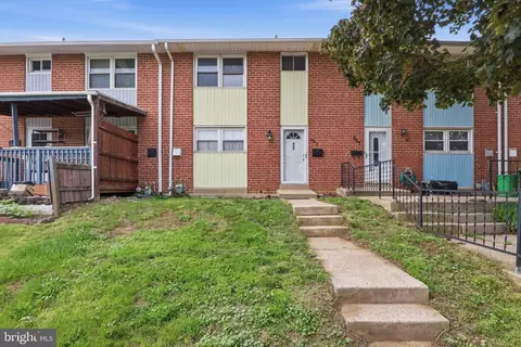 863 E Kings Ct, York, PA 17403