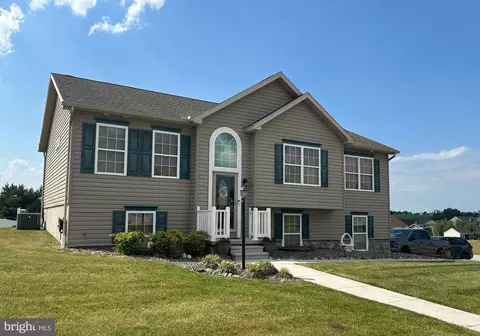 1305 Summit Run Ct, York, PA 17408