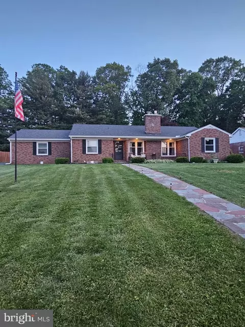 14 Charles Ave, Stewartstown, PA 17363