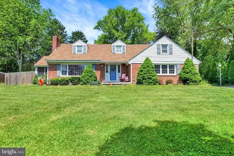 29 Maple Rd, York, PA 17403