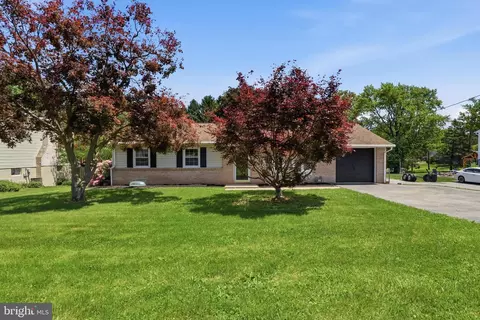 1825 Powder Mill Rd, York, PA 17402
