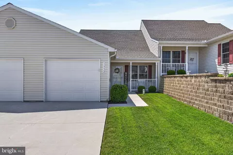 1332 Pleasant View Dr #75, Spring Grove, PA 17362
